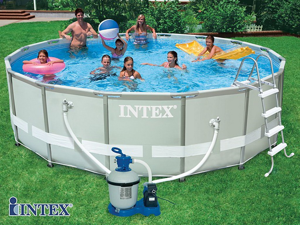 Skimmer de surface pour piscine hors sol Intex présenté par