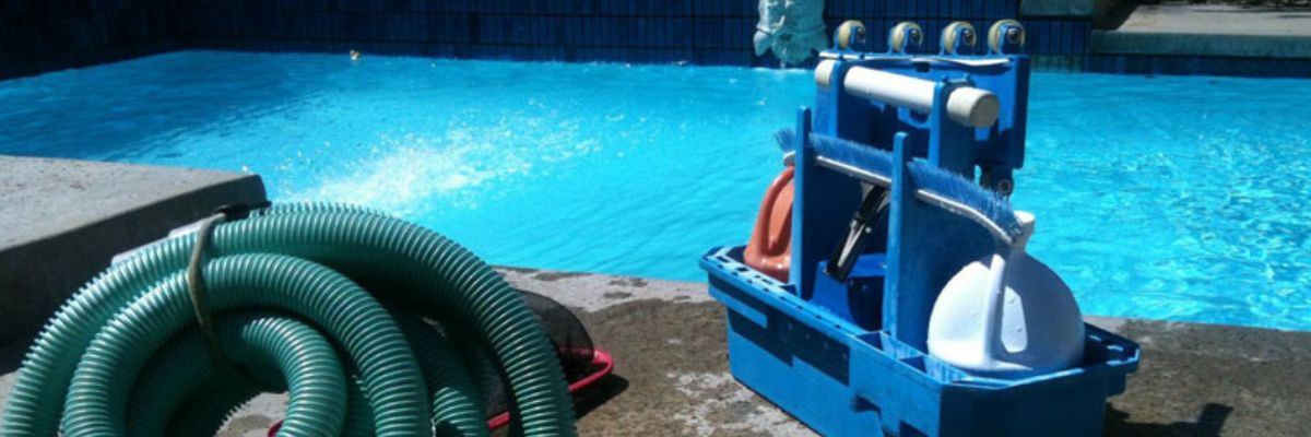 Top 10 des accessoires indispensables pour nettoyer une piscine