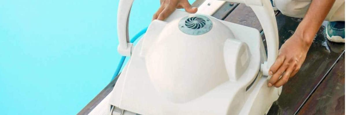 Comment nettoyer le filtre d'un robot de piscine et à quelle fréquence ? -  Blog Piscineco.fr